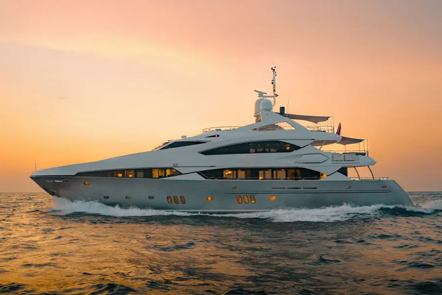 Sunseeker Superyacht Experience Dubai Luxury Cruise – 3 hours